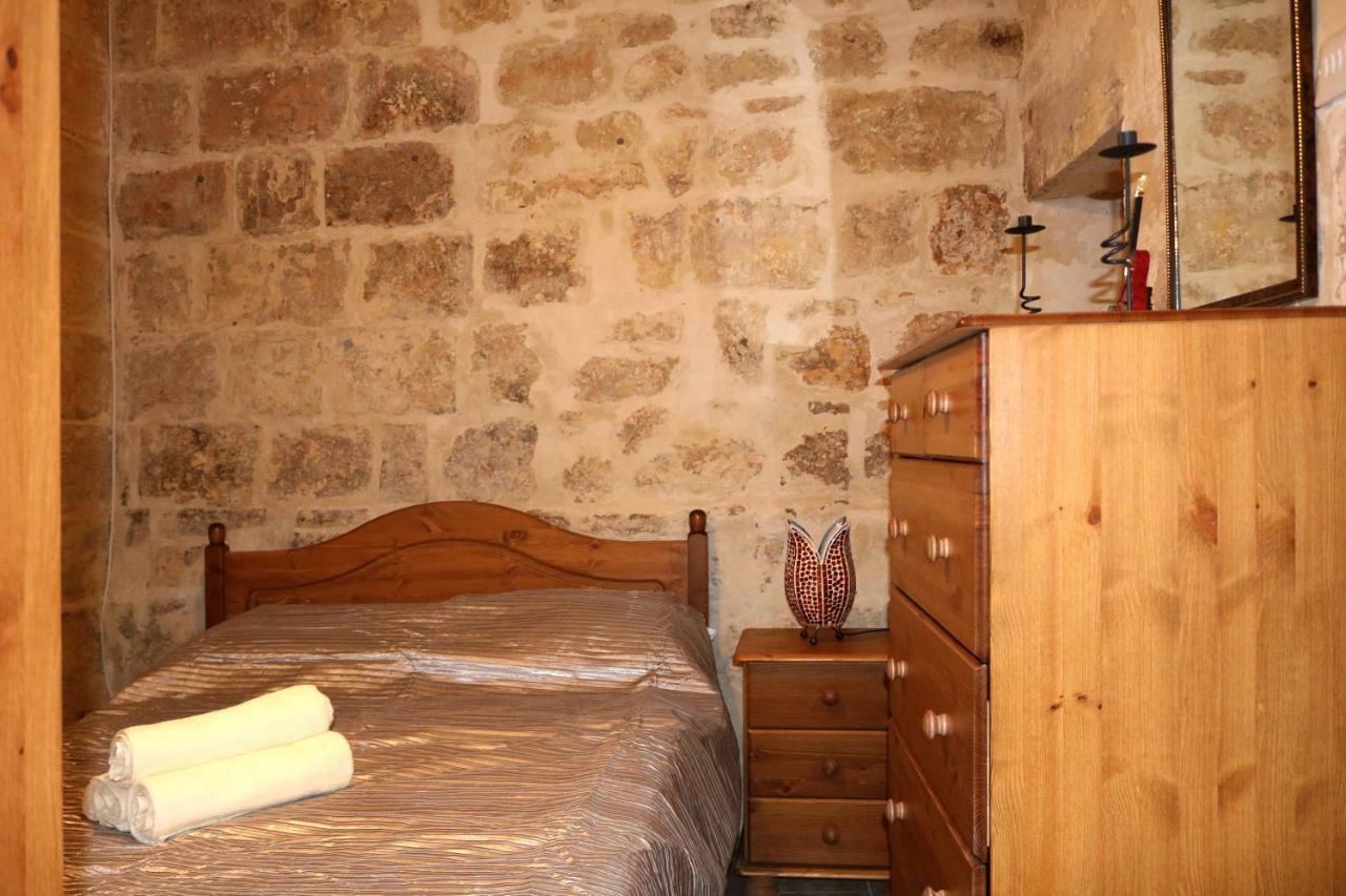 5 Minute Walk From Malta Airport Villa Gudja Dış mekan fotoğraf